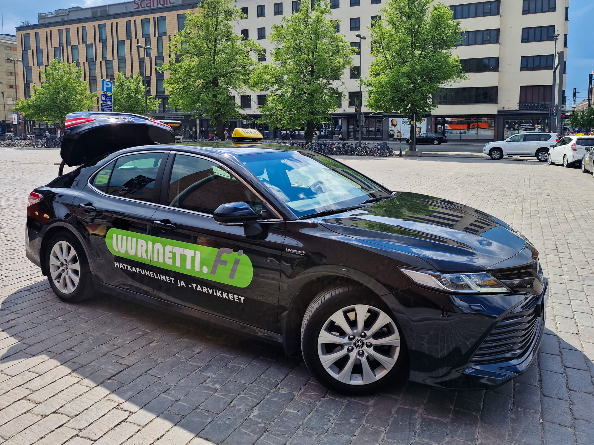 Taksi Toyota Camry Hybrid 2020